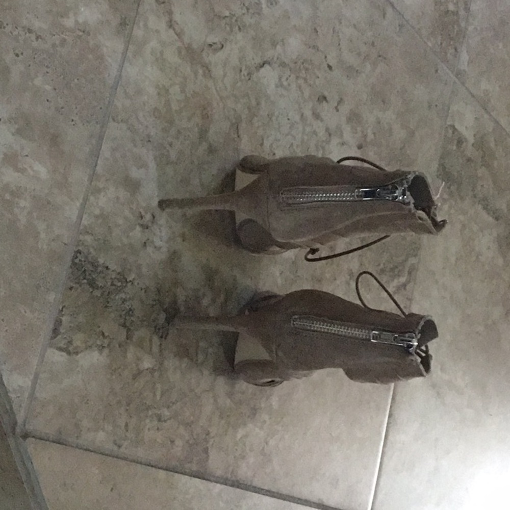 Shoes - Picture 2 of 3